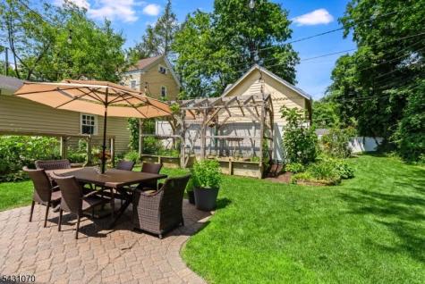 18 Gardiner Place Montclair NJ 07042