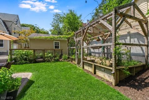 18 Gardiner Place Montclair NJ 07042