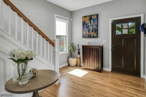 18 Gardiner Place Montclair NJ 07042