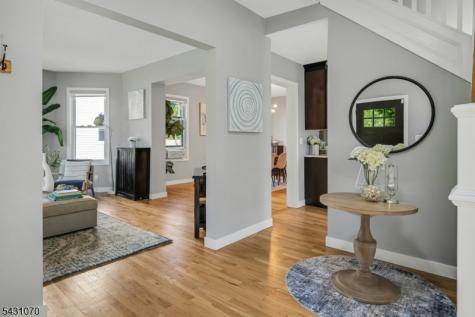 18 Gardiner Place Montclair NJ 07042