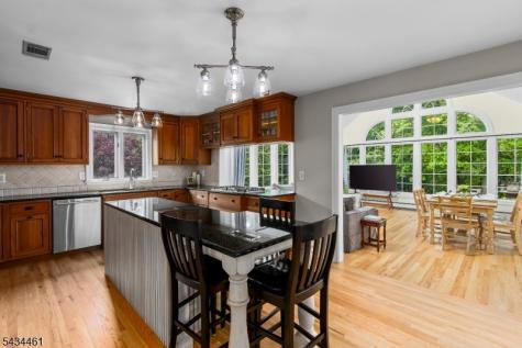 22 Hawthorn Drive Roxbury NJ 07876
