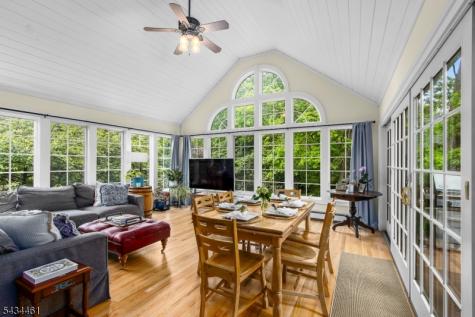 22 Hawthorn Drive Roxbury NJ 07876