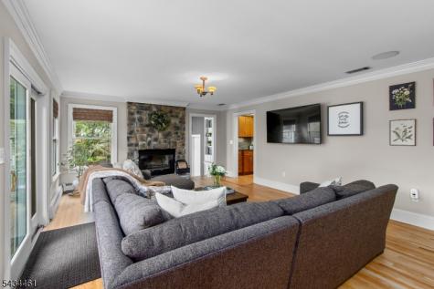 22 Hawthorn Drive Roxbury NJ 07876