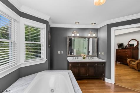 22 Hawthorn Drive Roxbury NJ 07876