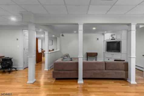 22 Hawthorn Drive Roxbury NJ 07876