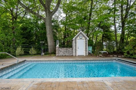 22 Hawthorn Drive Roxbury NJ 07876