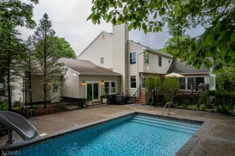 22 Hawthorn Drive Roxbury NJ 07876