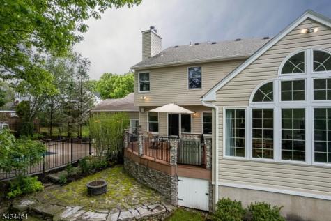 22 Hawthorn Drive Roxbury NJ 07876