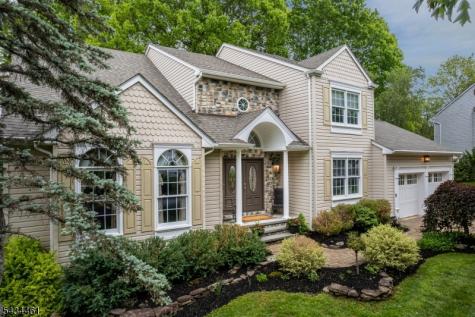 22 Hawthorn Drive Roxbury NJ 07876