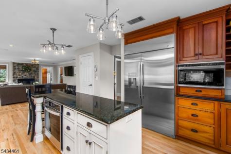 22 Hawthorn Drive Roxbury NJ 07876