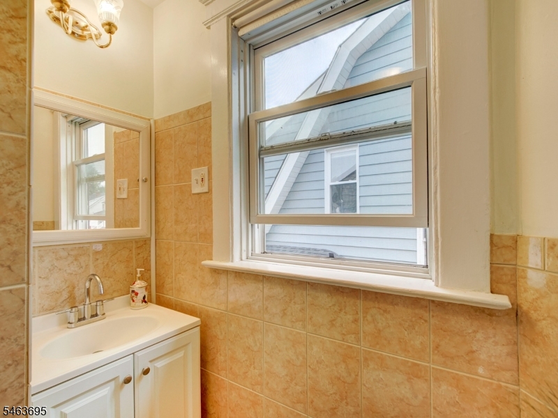 93 Midland Avenue East Orange NJ 07017