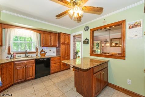 21 Whitegate Road Roxbury NJ 07876