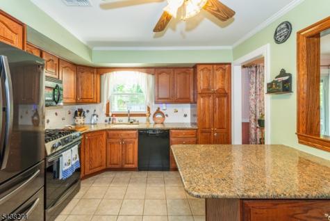 21 Whitegate Road Roxbury NJ 07876