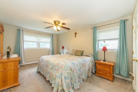 21 Whitegate Road Roxbury NJ 07876