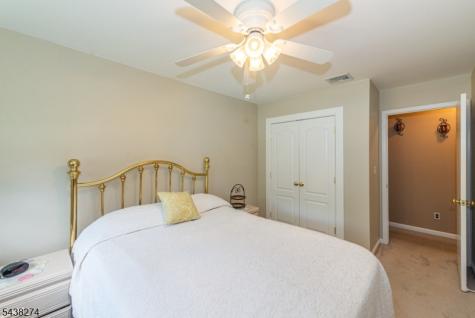 21 Whitegate Road Roxbury NJ 07876