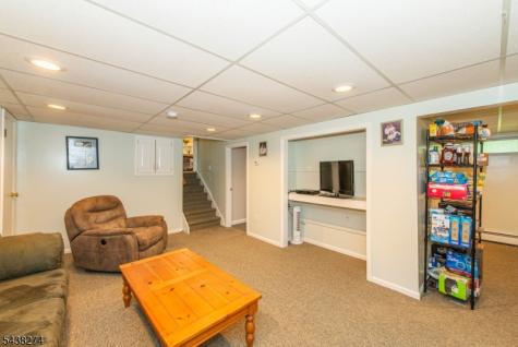 21 Whitegate Road Roxbury NJ 07876