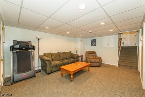 21 Whitegate Road Roxbury NJ 07876