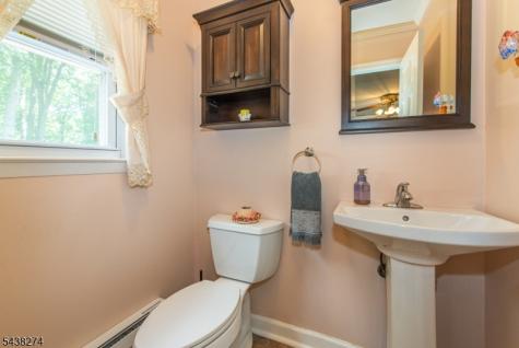 21 Whitegate Road Roxbury NJ 07876