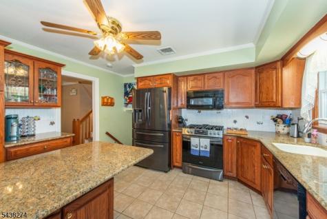 21 Whitegate Road Roxbury NJ 07876