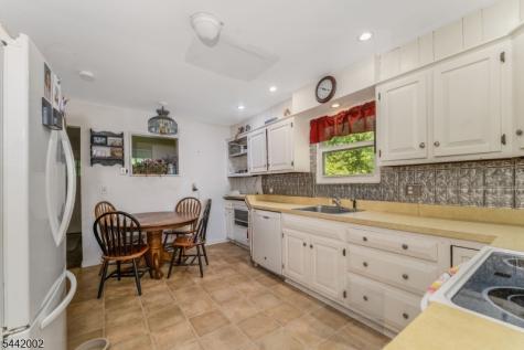 270 Andersen Road Holland NJ 08848