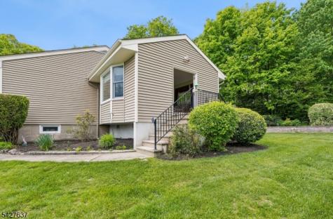 6 Waters Edge Kinnelon NJ 07405