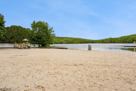 6 Waters Edge Kinnelon NJ 07405