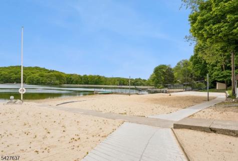 6 Waters Edge Kinnelon NJ 07405