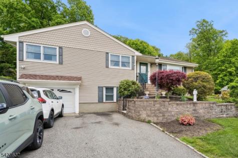 6 Waters Edge Kinnelon NJ 07405