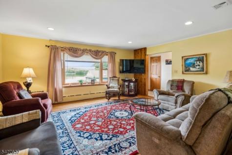 6 Waters Edge Kinnelon NJ 07405