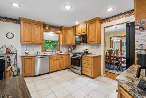 6 Waters Edge Kinnelon NJ 07405