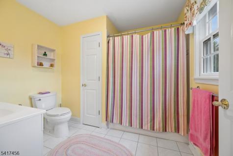 26 Farmersville Road Tewksbury NJ 07830