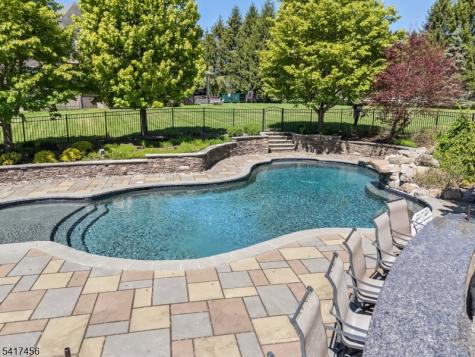 26 Farmersville Road Tewksbury NJ 07830