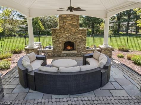 26 Farmersville Road Tewksbury NJ 07830