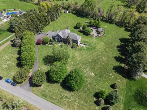 26 Farmersville Road Tewksbury NJ 07830