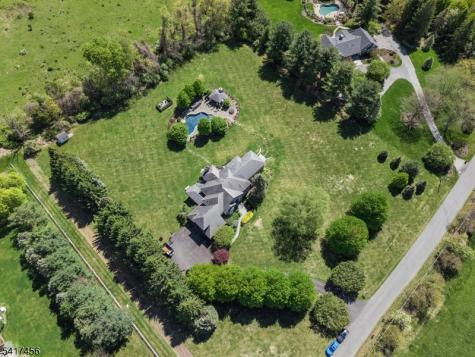 26 Farmersville Road Tewksbury NJ 07830