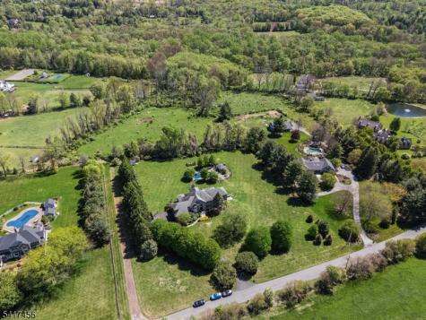 26 Farmersville Road Tewksbury NJ 07830