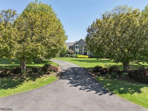 26 Farmersville Road Tewksbury NJ 07830