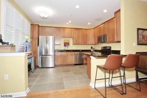 17 De Bruyle Court Hawthorne NJ 07506