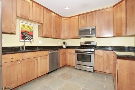 17 De Bruyle Court Hawthorne NJ 07506