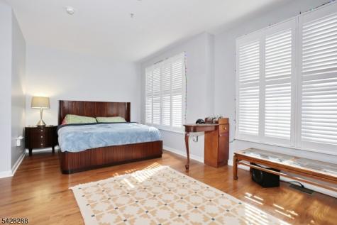 17 De Bruyle Court Hawthorne NJ 07506