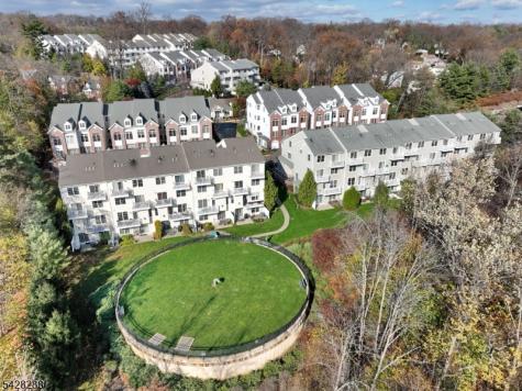 17 De Bruyle Court Hawthorne NJ 07506