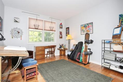 17 De Bruyle Court Hawthorne NJ 07506