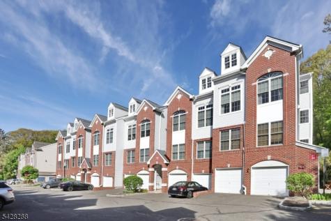 17 De Bruyle Court Hawthorne NJ 07506