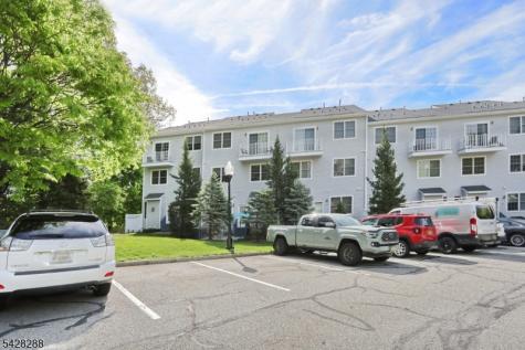 17 De Bruyle Court Hawthorne NJ 07506