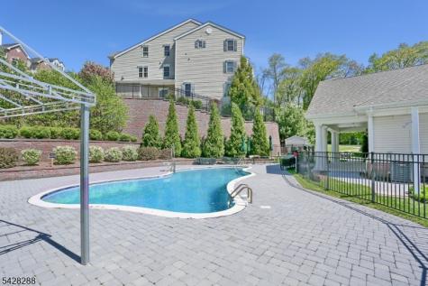17 De Bruyle Court Hawthorne NJ 07506