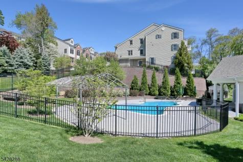 17 De Bruyle Court Hawthorne NJ 07506