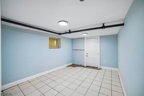 45 Leslie Street East Orange NJ 07017