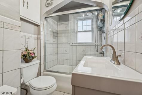 32 Fairview Place Belleville NJ 07109