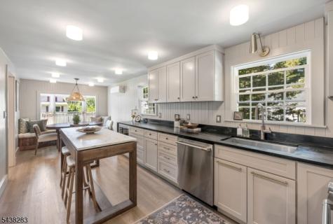 979 Salem Lane Ridgewood Village NJ 07450