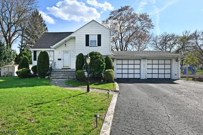 82 Arnot Place Paramus NJ 07652